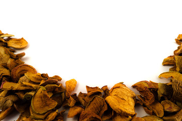 Apple dry slices on a white background, lined with a semicircle at the bottom of the image.