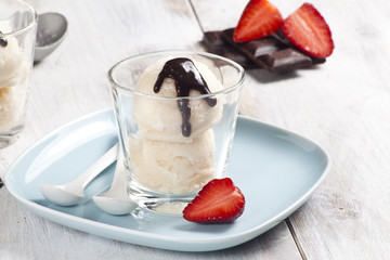 Vanilla ice cream with chocolate and strawberry. - 200798717