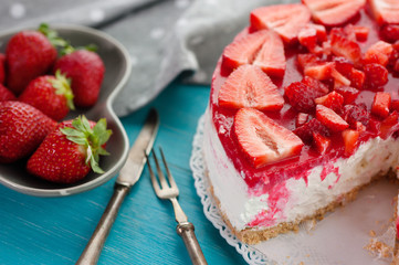 Cake pie made with strawberry fresh fruit