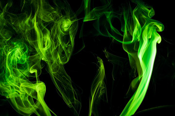 Obraz premium Green smoke on black background