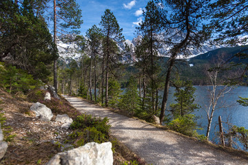 Fototapeta na wymiar eibsee lake path germany with the zugspitze mountain range in the background