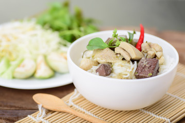 Thai food, rice noodles with green curry chicken (Kanom Jeen Kang Keaw Wan Gai)