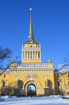 	Здание Адмиралтейства в солнечный зимний день, Санкт-Петербург