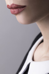 Labbra carnose con rossetto mattone