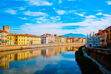 Naklejka premium Church Santa Maria della Spina on the Arno river embankment in Pisa with colorful old houses, Italy, Europe. 