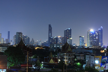 Obraz premium BANGKOK, THAILAND - April 15, 2018: Beautiful panorama view of nightlife of Bangkok city and buildings