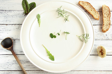 Wildkräuter Teller Kräuter Garten Salat Ampfer Rosmarin Klee Löwenzahn