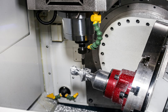 Spinner 5 axis milling machining centre with integrated rotary table, close up view of metal processing