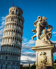 Fototapeta na wymiar The Leaning Pisa tower in the blue sky