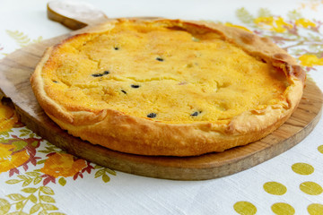 Homemade cake of goat cheese and raisins