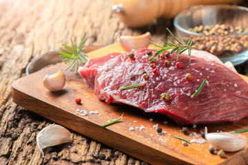 prepare fresh beef with salt garlic for beef steak