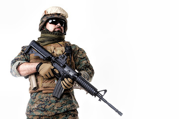 Obraz premium Studio shot of United States Marine with rifle weapons in uniforms. Military equipment, army helmet, combat boots, tactical gloves. Isolated on white, weapons, army, patriotism concept