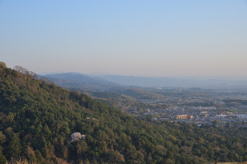 Fototapeta na wymiar 夕方の若草山から望む奈良市街