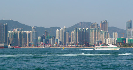 Fototapeta premium Stonecutter bridge in Hong Kong