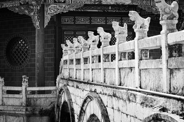 Gargoyles on the bridge of Yuantong Temple - Buddhist Temple (Kunming, Yunnan, China)