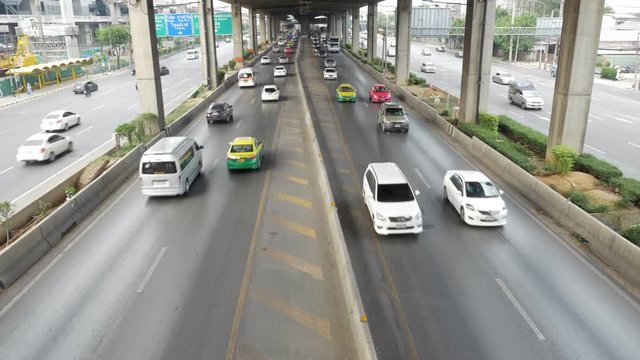 View Of Vibhavadi Rangsit Road And The Traffic In Bangkok Many Cars Are On The Roads And Buildings Are Along The Road.