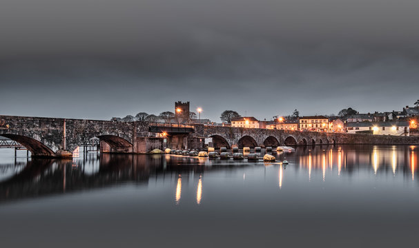 The bridge linking Ballina and Killaloe