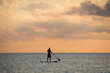 Papier Peint photo autocollant Plage de Seven Mile, Grand Cayman Stand Up Paddleboard Sunset
