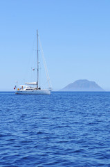 Obraz premium 南イタリア、シチリアにあるエオリエ諸島の風景