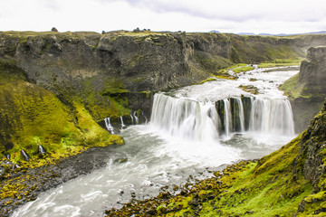 Großartiger wasserfall in Island