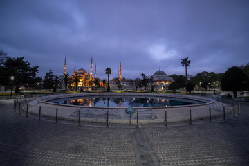 Obraz premium Istanbul, Turkey. Sultan Ahmet Camii named Blue Mosque turkish islamic landmark with six minarets, main attraction of the city.