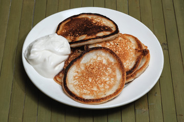pancakes with sour cream