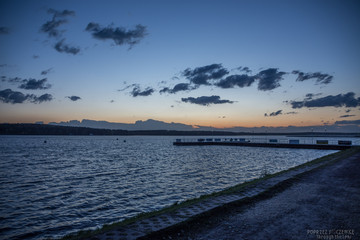 Obraz premium Zachód nad jeziorem