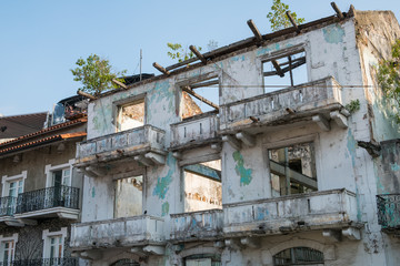 Fototapeta na wymiar ruin, building facade in old town 