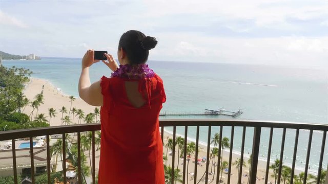  Professional video of woman taking picture of Waikiki beach in Hawaii in 4K slow motion 60fps