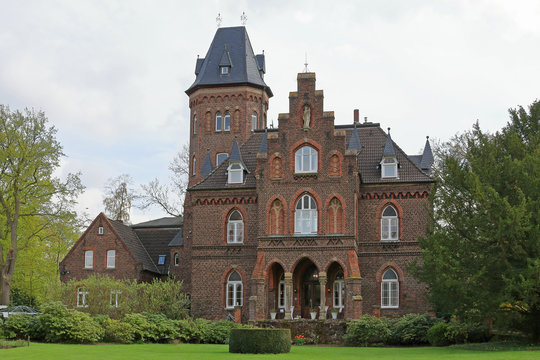 Marienburg in Monheim am Rhein