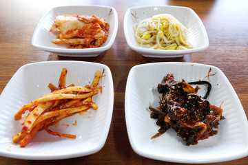 Korean vegetable food,Eat vegetables with various sauces together with rice
