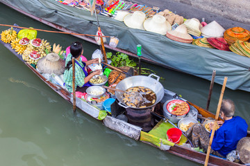 Obraz premium Damnoen Saduak floating market