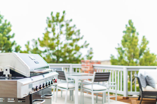Outdoor gas grill