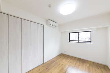 住宅　リフォーム　洋室　クローゼット　施工例