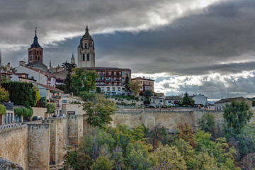 Fototapeta na wymiar Dark clouds over the cathedral of Segovia in Spain