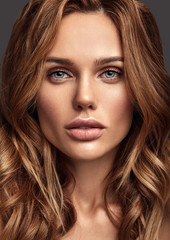 Naklejka premium Beauty fashion portrait of young blond woman model with natural makeup and perfect skin posing in studio