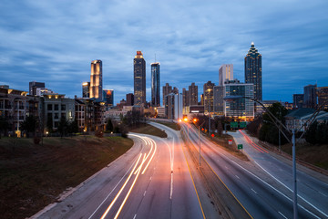 Obraz na płótnie Canvas Atlanta downtown city skyline over the interstate.