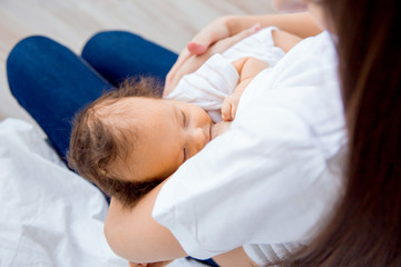 Obraz na płótnie Canvas Mother breastfeeding her baby