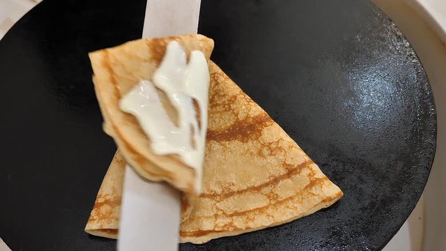 Chef making a Traditional French crepe (60fps)