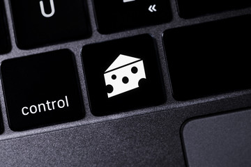 clavier d'ordinateur avec icône fromage suisse