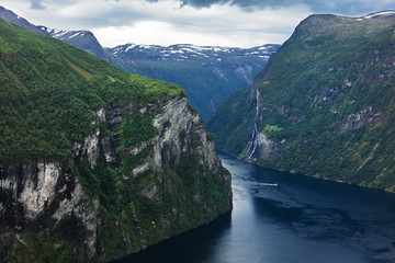 Fototapeta na wymiar beautiful view to Geiranger fjord