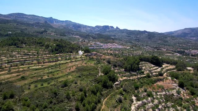 Drone en Castell de Guadalest, pueblo de Alicante en la Comunidad Valenciana (España) Video aereo con Drone