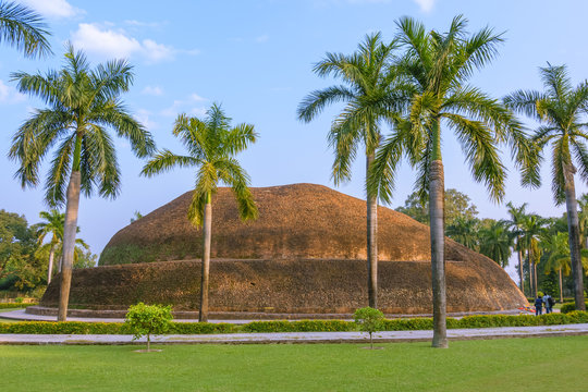 Makutabandhana or Stupa of Alahana (Angara) or Ramabhar, Buddha's cremation place, Kushinagar, India