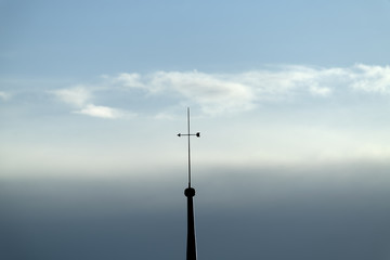 Kirchturmspitze mit Wetterhahn