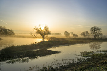 świt nad rozlewiskiem © Piotr Szpakowski