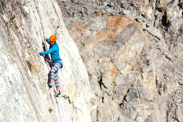 Fototapeta premium Woman in helmet on the rock.