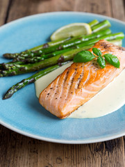 gebackener Lachs mit Spargel