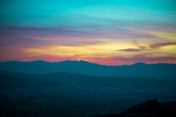 Obraz premium Romantic, bright and colorful sunset over a mountain range in Transilvania. Beautiful, colorful autumn background