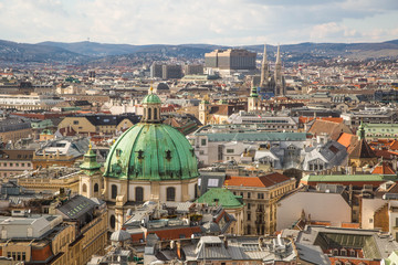 Fototapeta na wymiar Stephansdom Wien mit Mosaik am Dach und Aussicht
