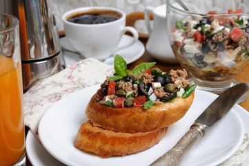 Breakfast with croutons and coffee